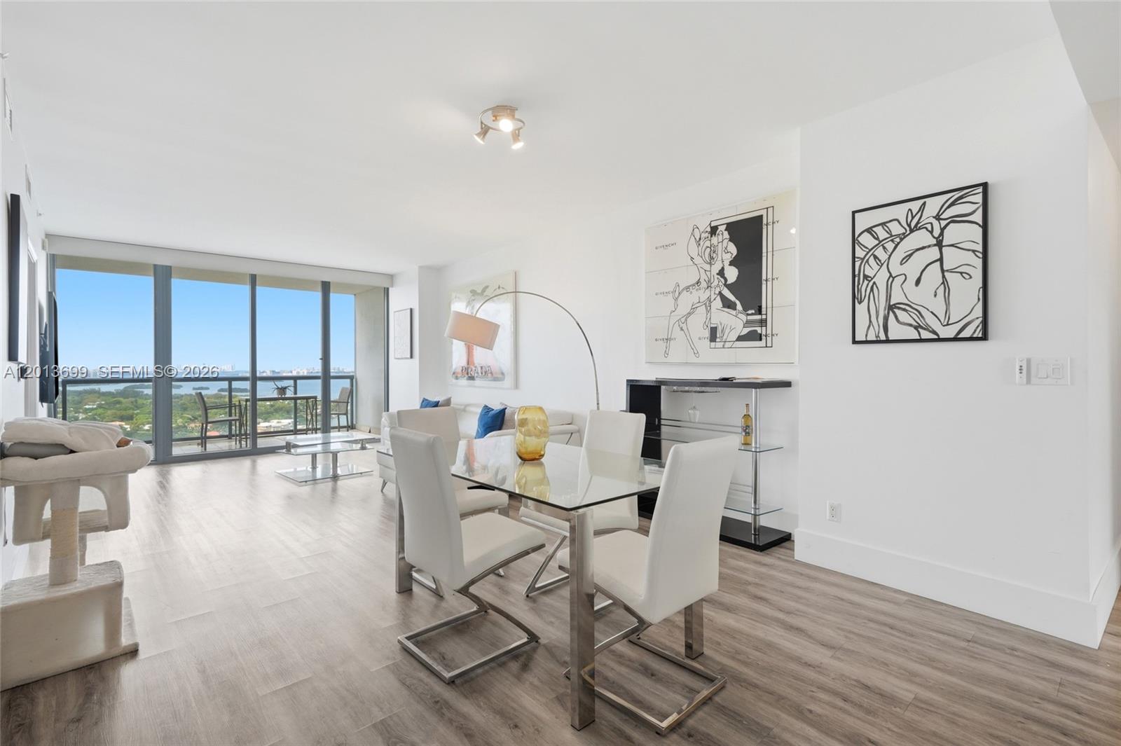 BLUE CONDO - Residential