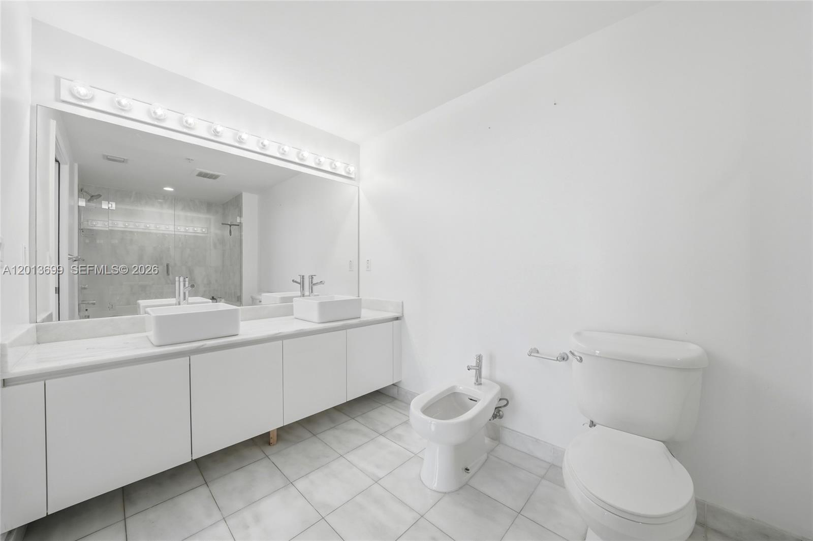 BLUE CONDO - Residential