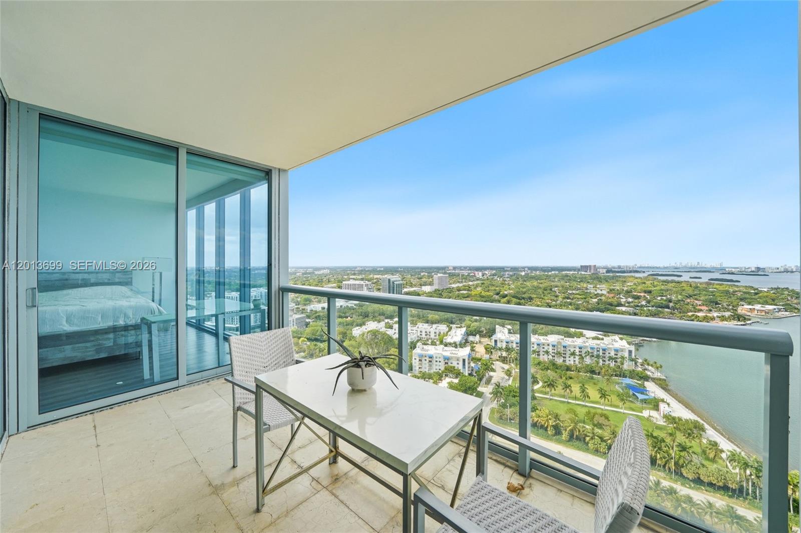 BLUE CONDO - Residential