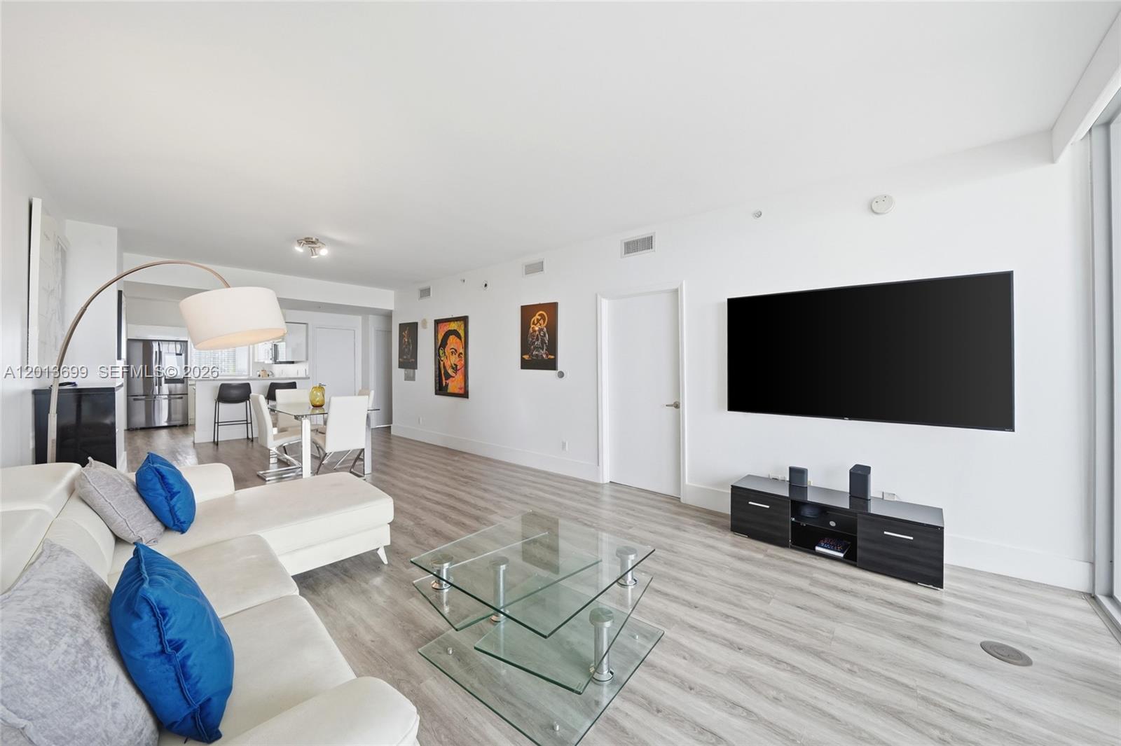 BLUE CONDO - Residential