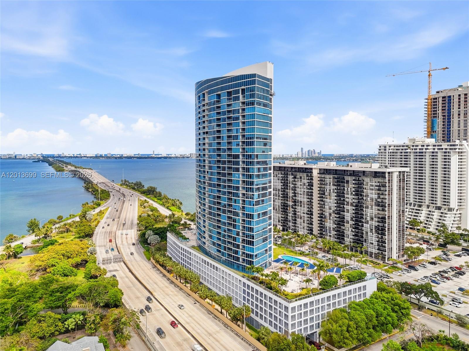 BLUE CONDO - Residential