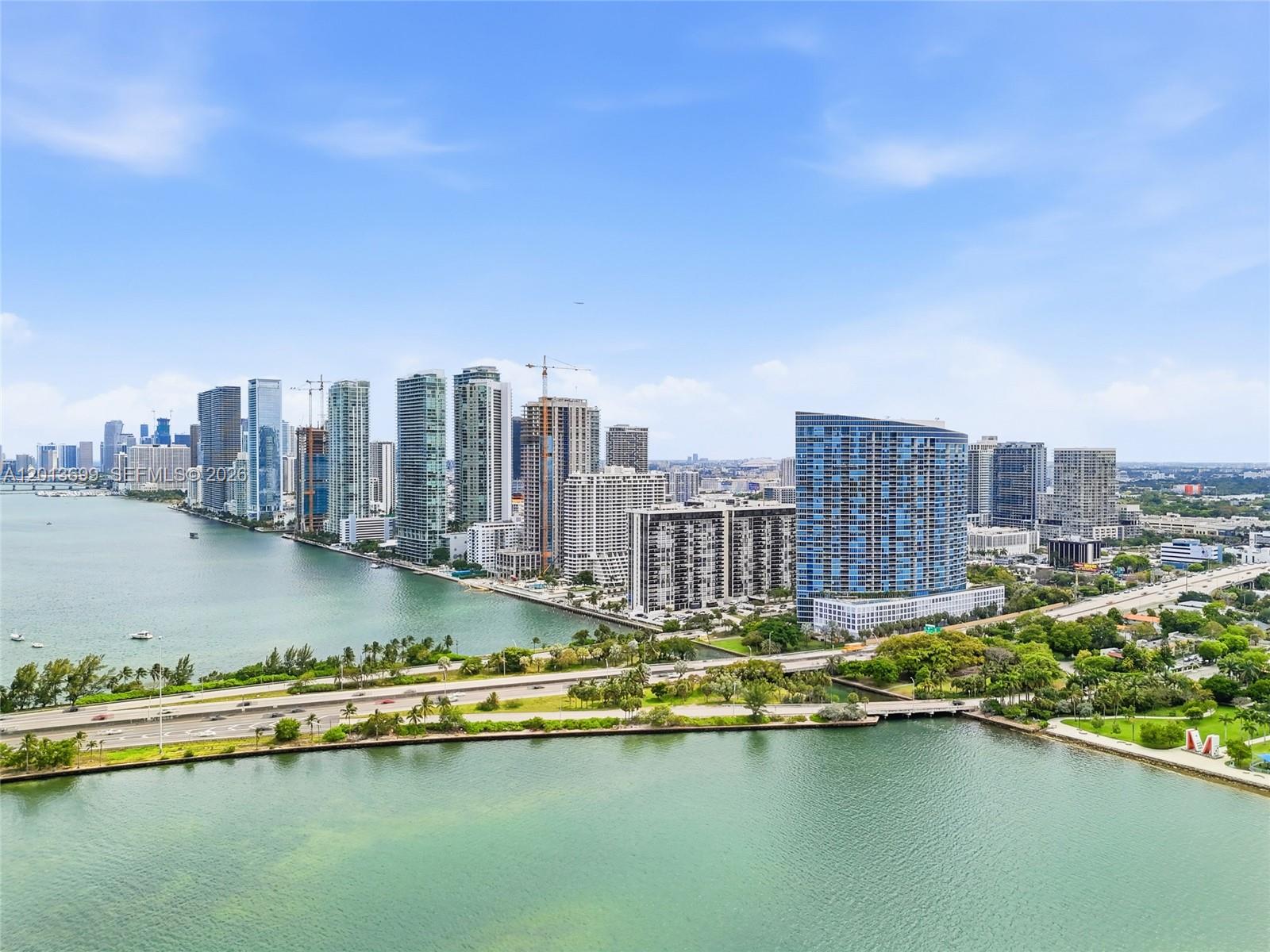 BLUE CONDO - Residential
