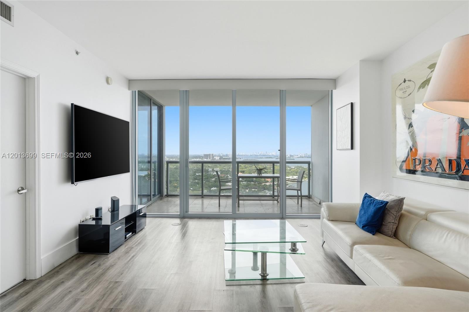 BLUE CONDO - Residential