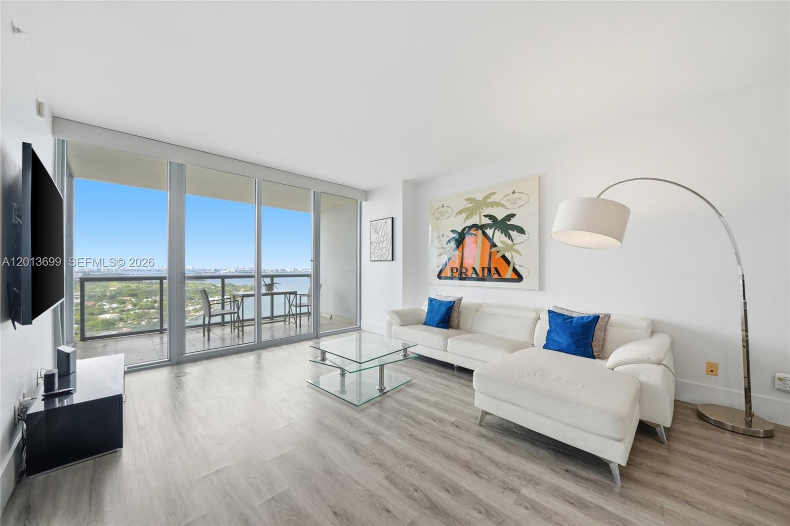 BLUE CONDO - Residential