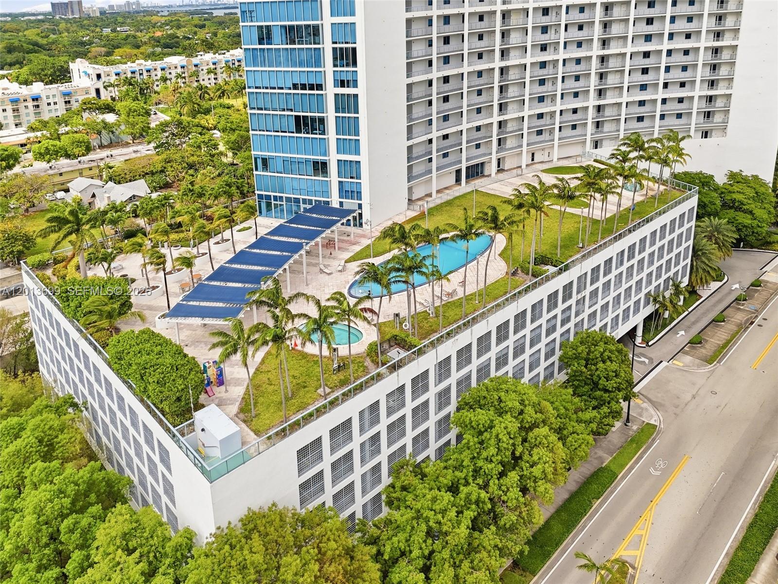 BLUE CONDO - Residential
