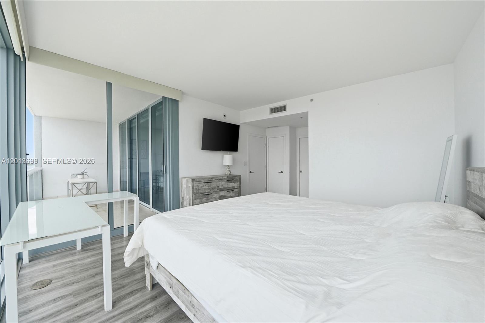 BLUE CONDO - Residential