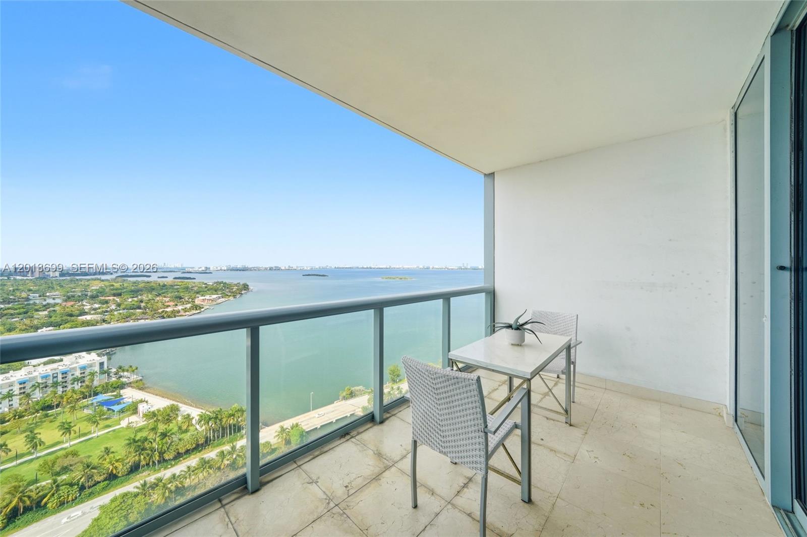 BLUE CONDO - Residential