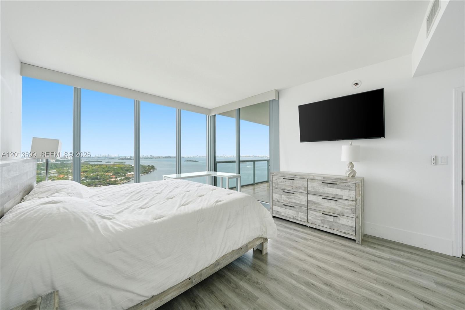 BLUE CONDO - Residential