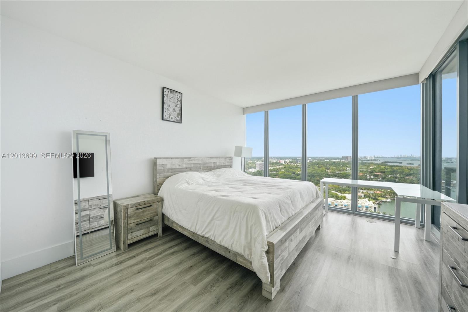BLUE CONDO - Residential