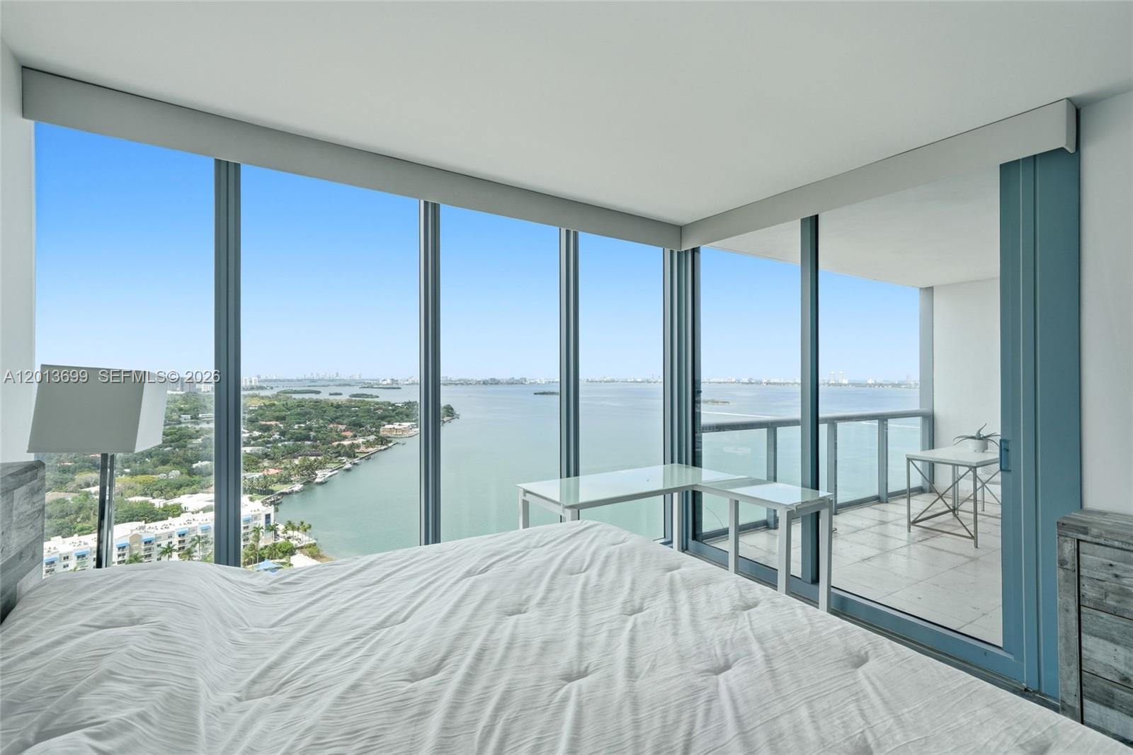 BLUE CONDO - Residential