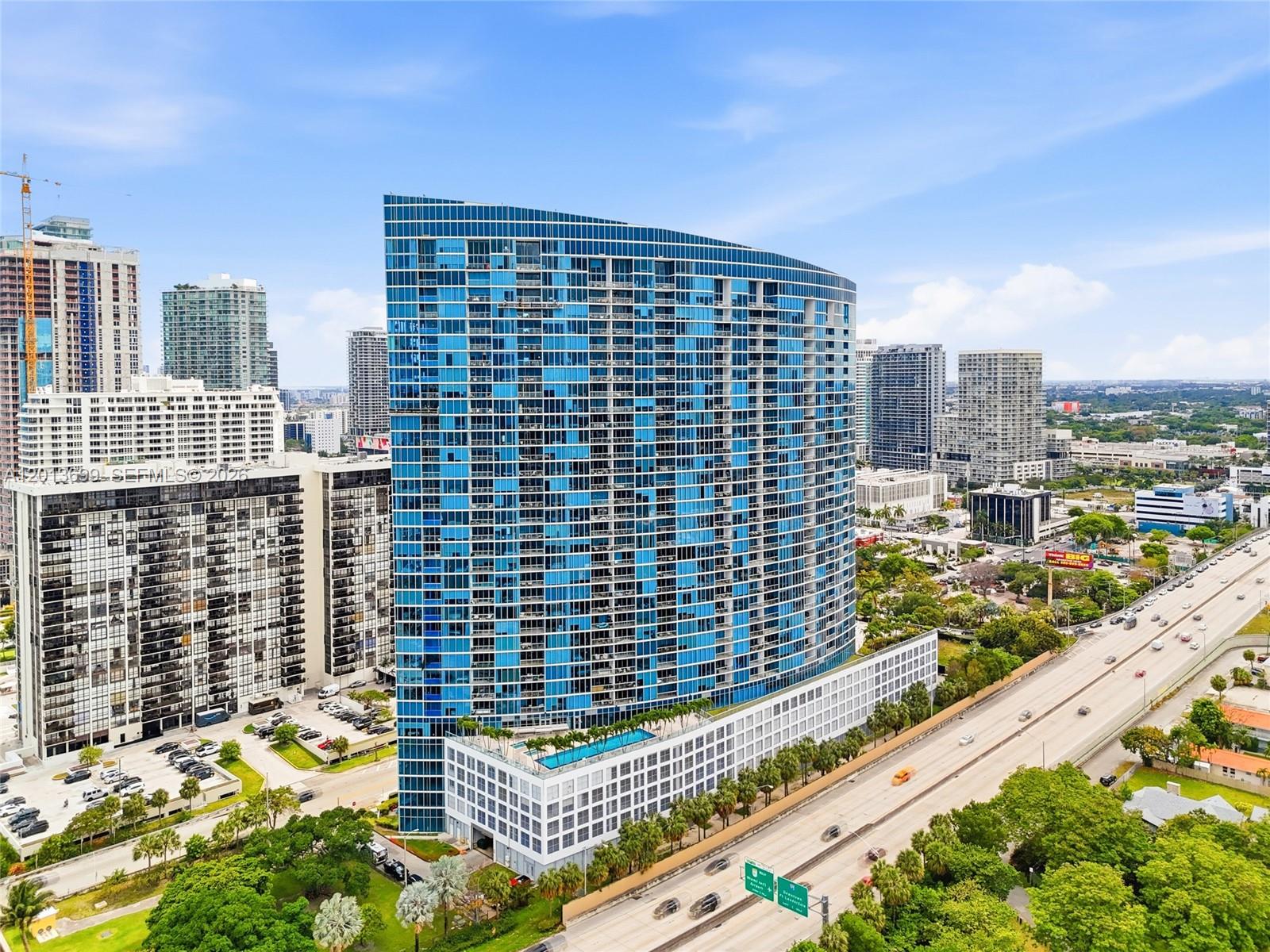 BLUE CONDO - Residential