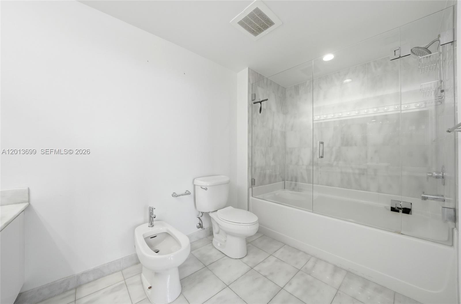 BLUE CONDO - Residential