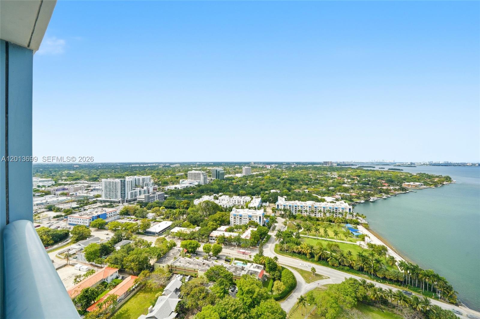 BLUE CONDO - Residential