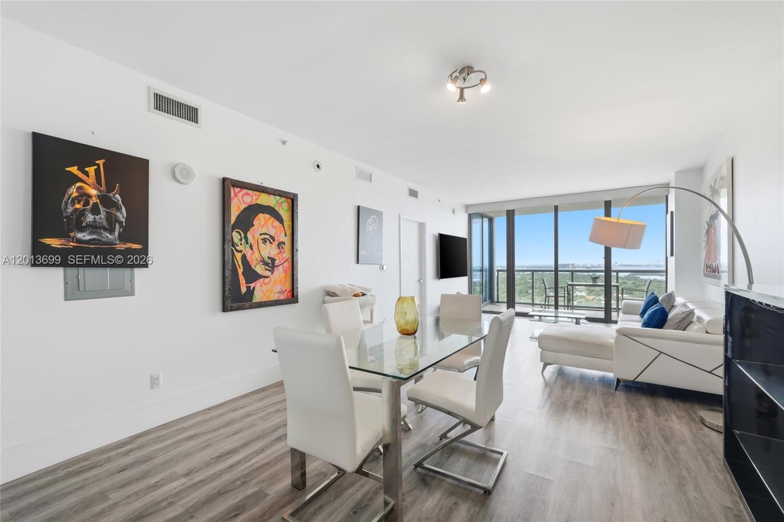 BLUE CONDO - Residential