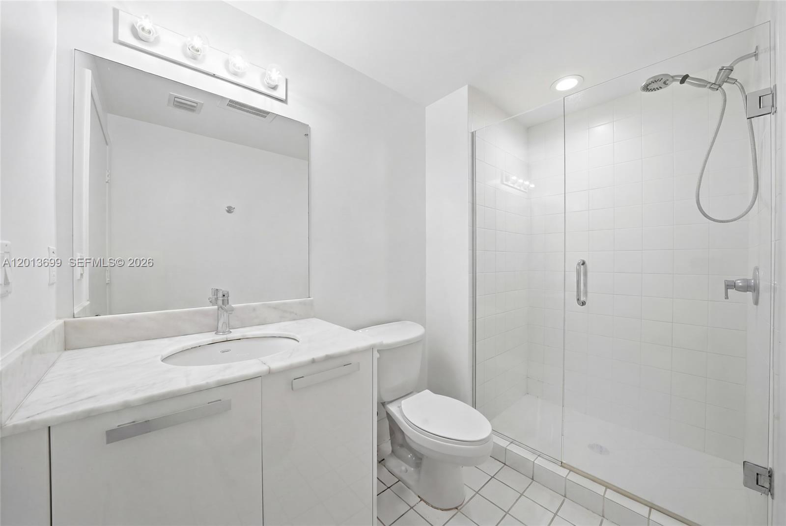 BLUE CONDO - Residential