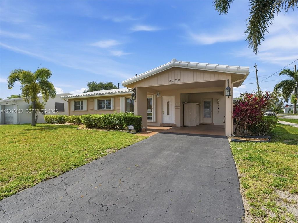 Photo of 3222 Wilson St, Hollywood, FL 33021 (MLS # A12018129)