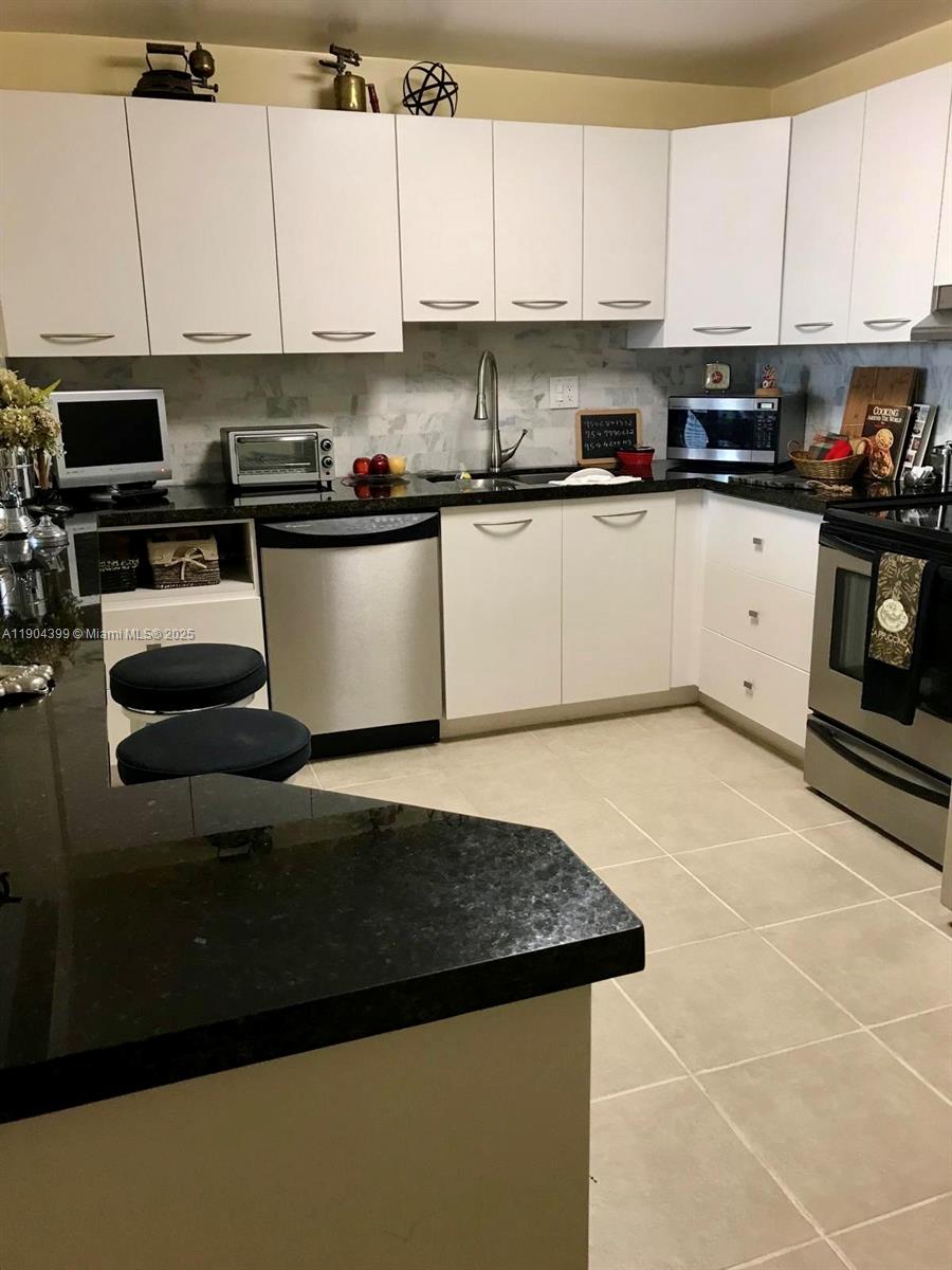 THE CLIPPER AT BISC COVE - Residential Lease