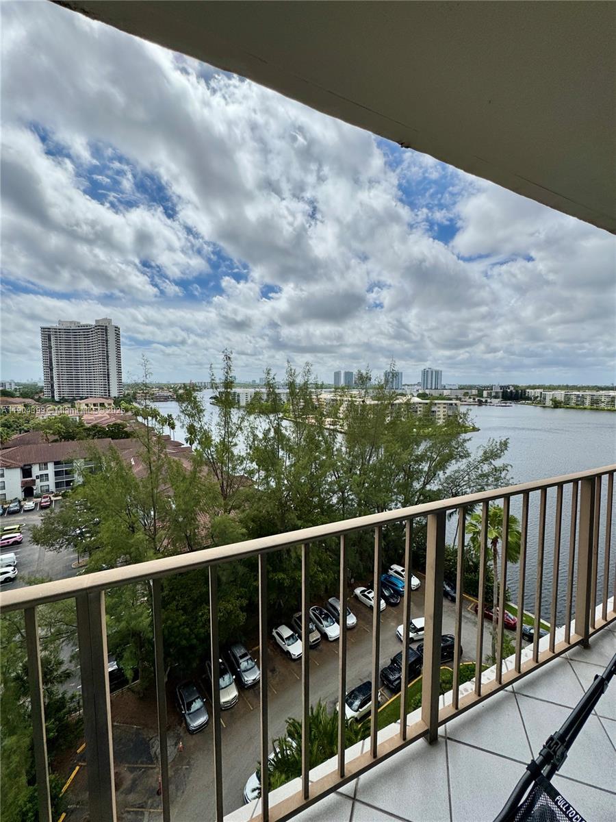 THE CLIPPER AT BISC COVE - Residential Lease