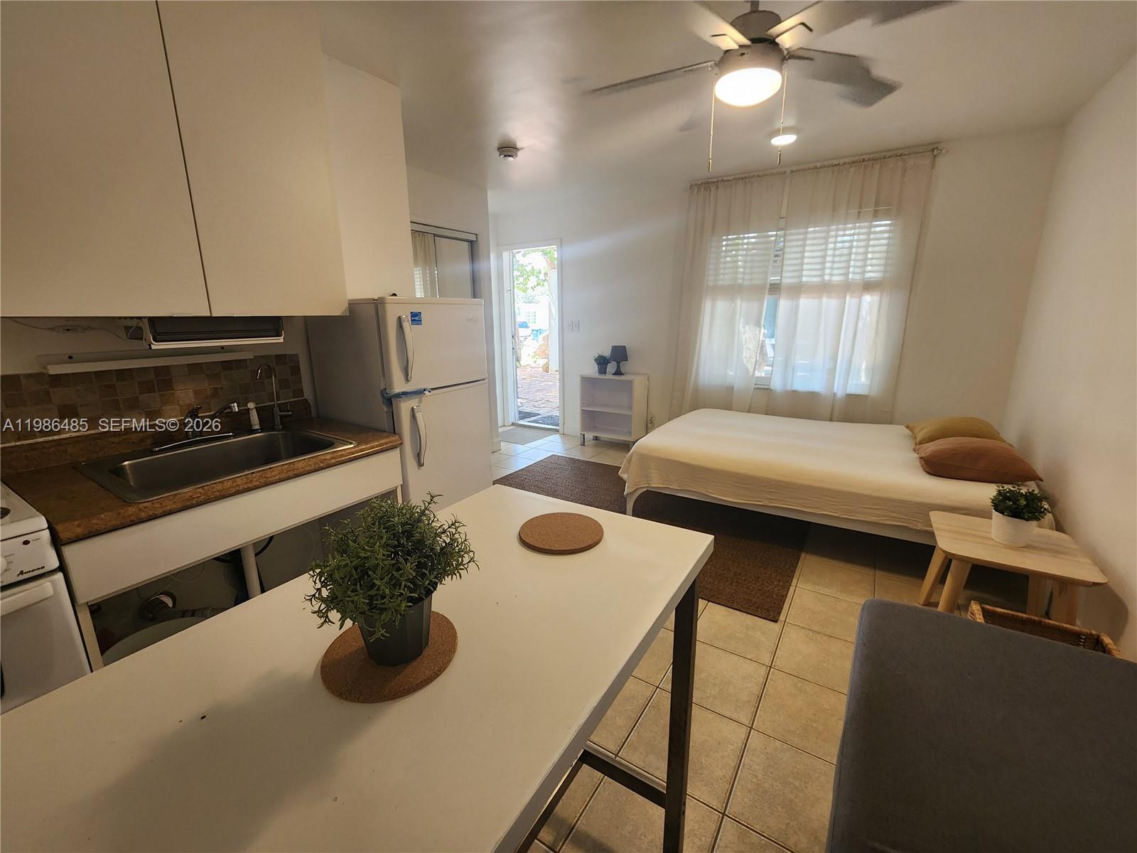 HOLLYWOOD CENTRAL BEACH - Residential Lease