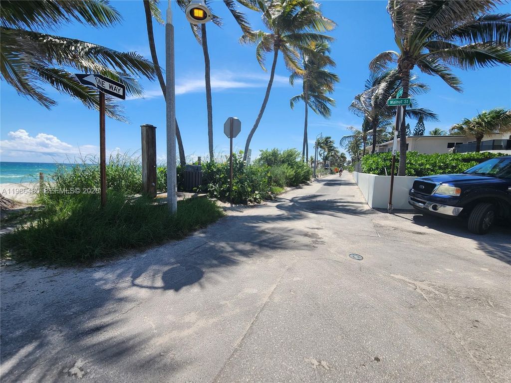 Photo of 315 Walnut St #2, Hollywood, FL 33019 (MLS # A11986485)