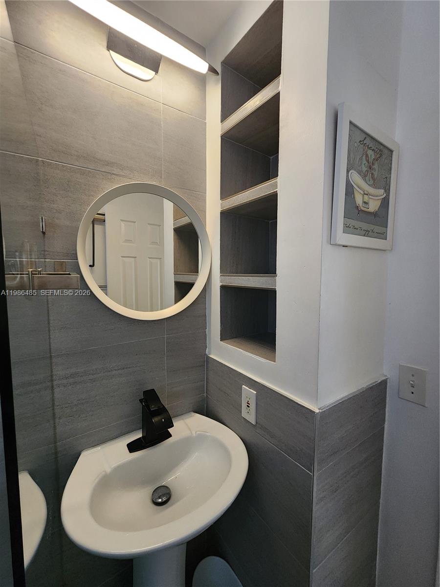 HOLLYWOOD CENTRAL BEACH - Residential Lease