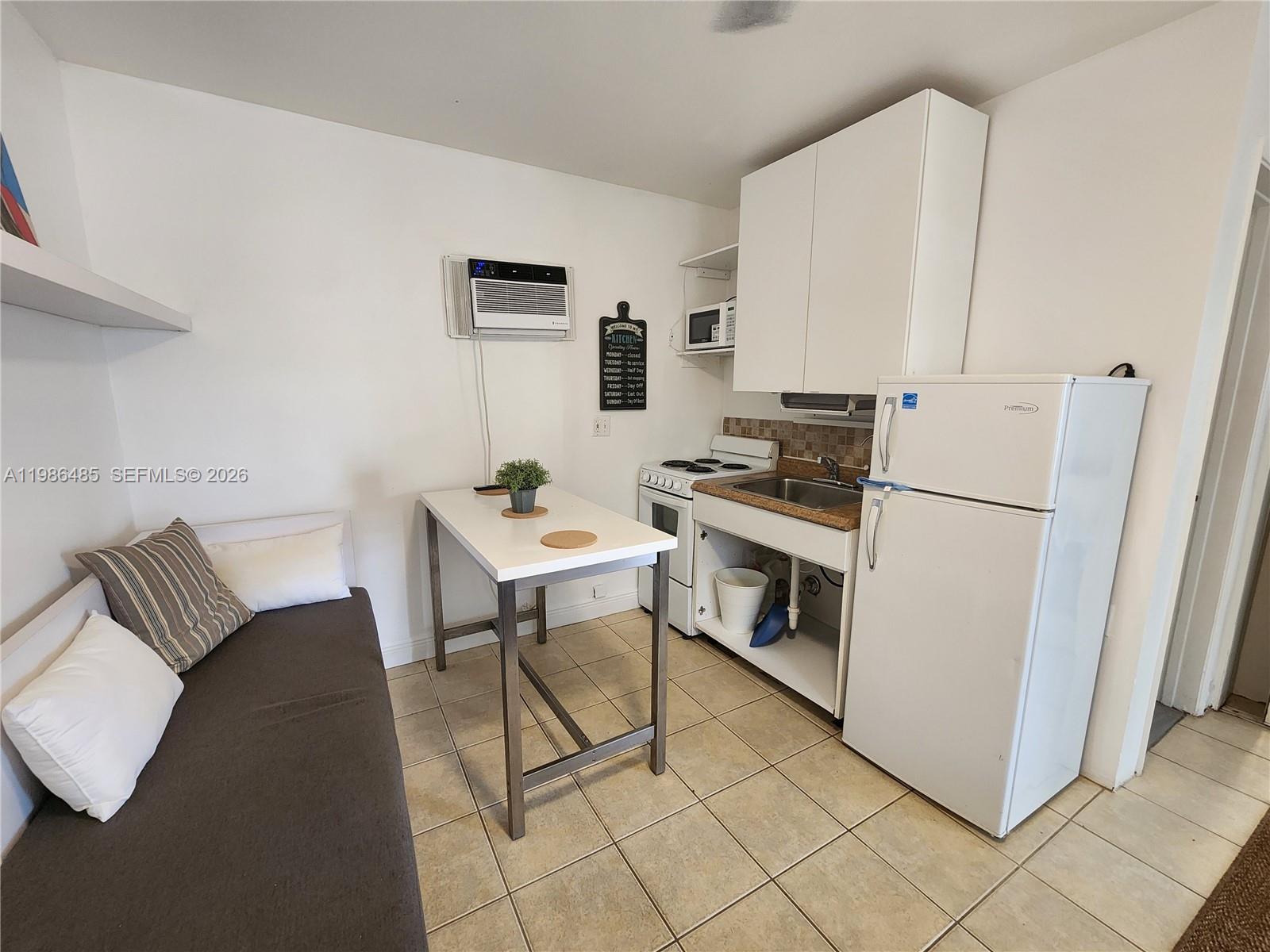 HOLLYWOOD CENTRAL BEACH - Residential Lease