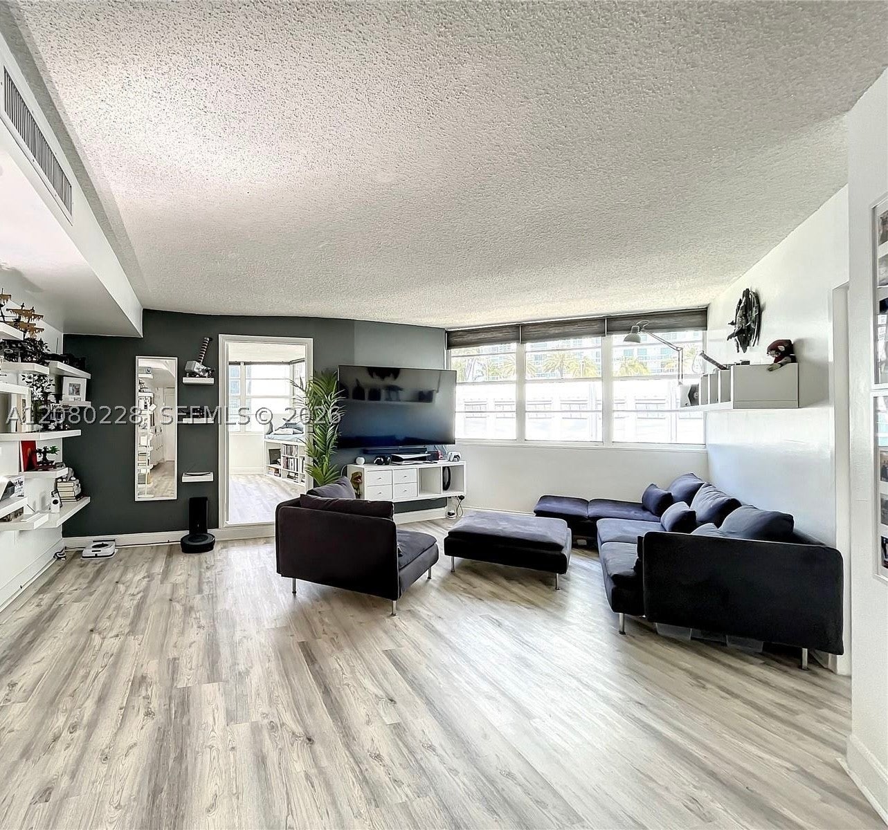 999 Brickell Bay Dr 1010