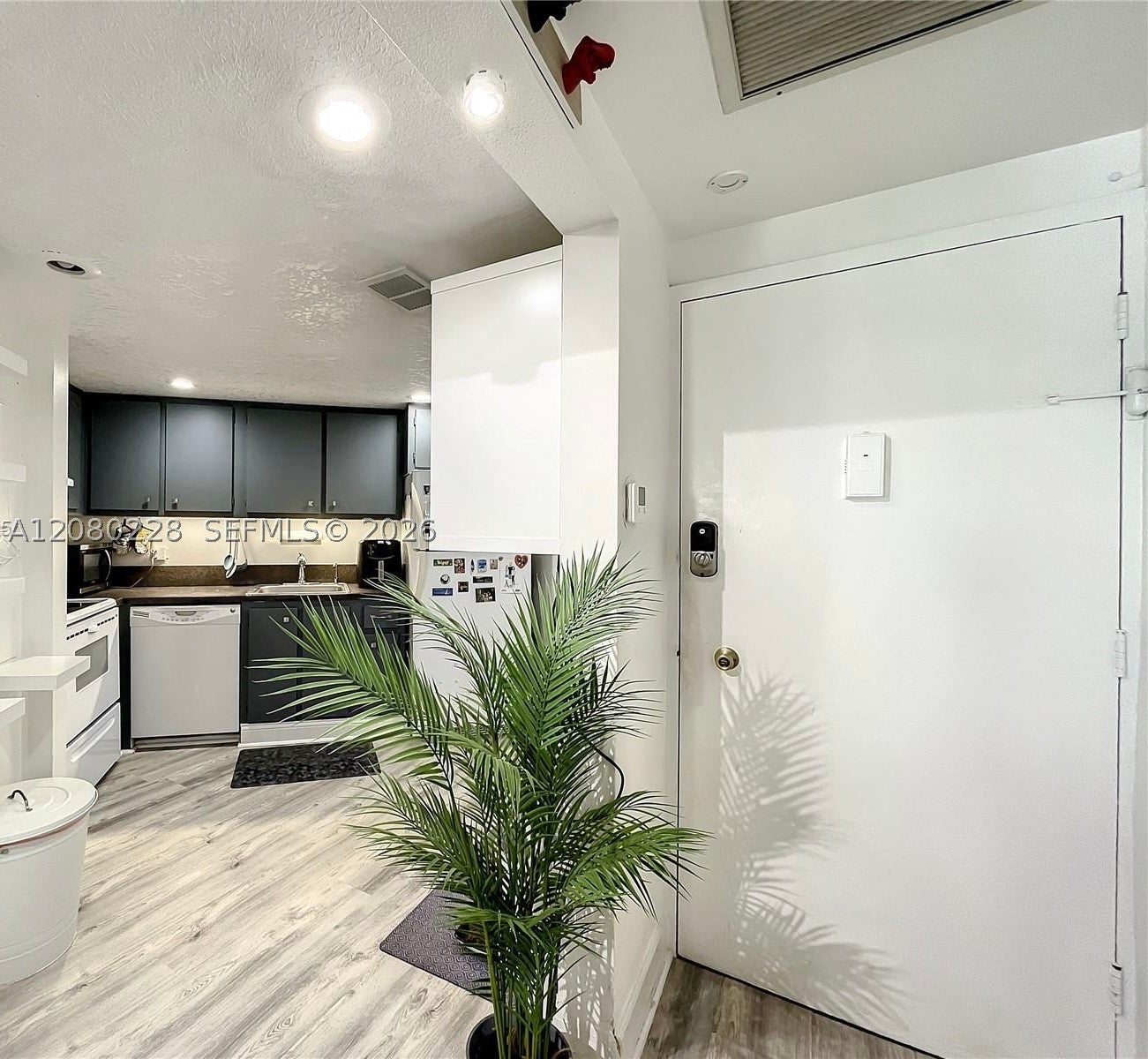 999 Brickell Bay Dr 1010