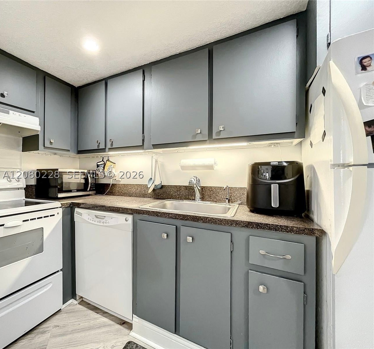 999 Brickell Bay Dr 1010
