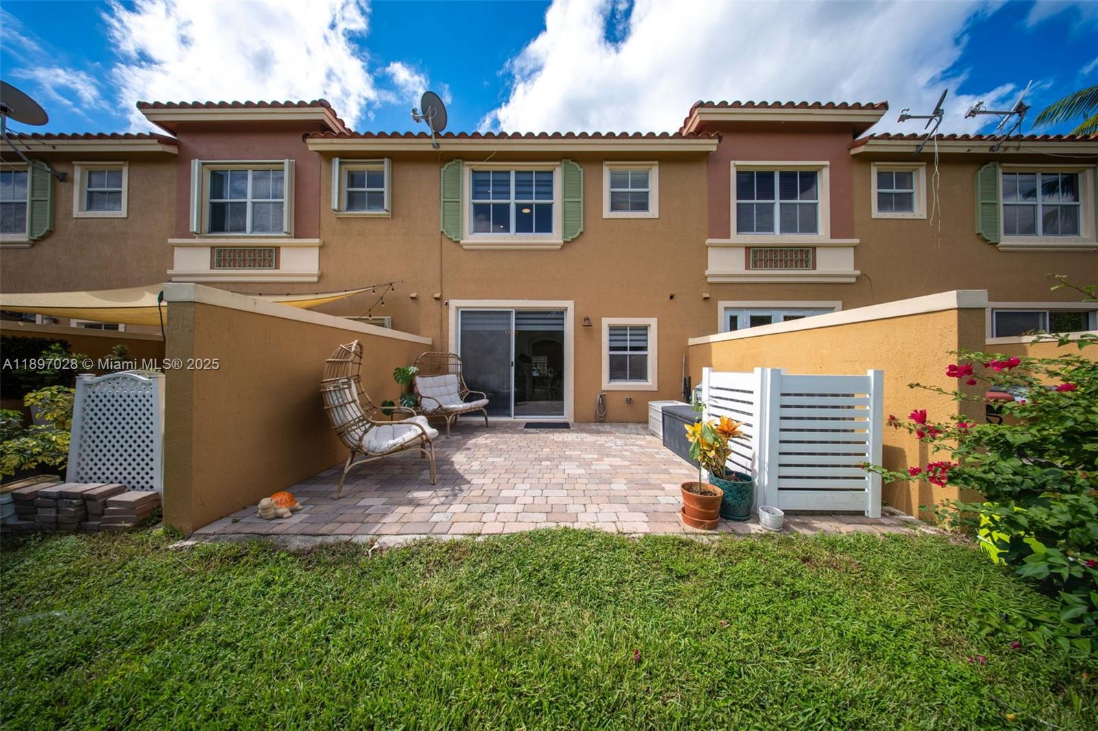 PEMBROKE CAY CONDO - Residential