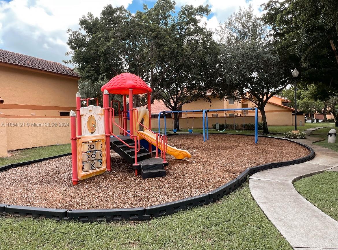 PEMBROKE LAKES SOUTH - Residential