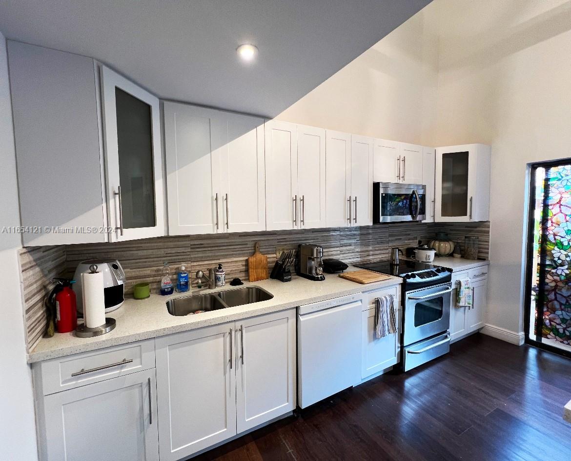 PEMBROKE LAKES SOUTH - Residential