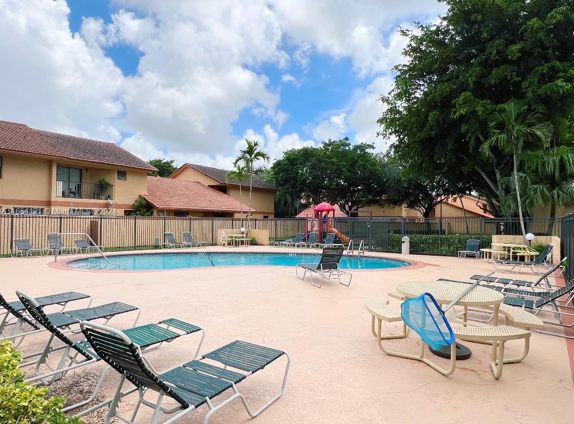 PEMBROKE LAKES SOUTH - Residential