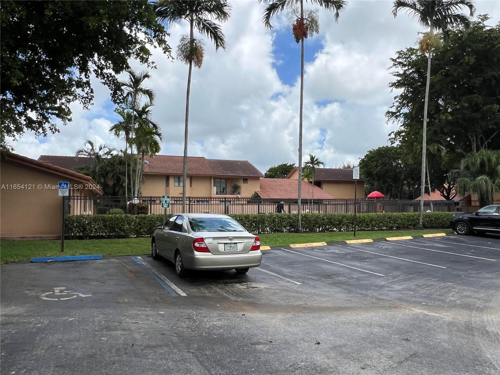 PEMBROKE LAKES SOUTH - Residential