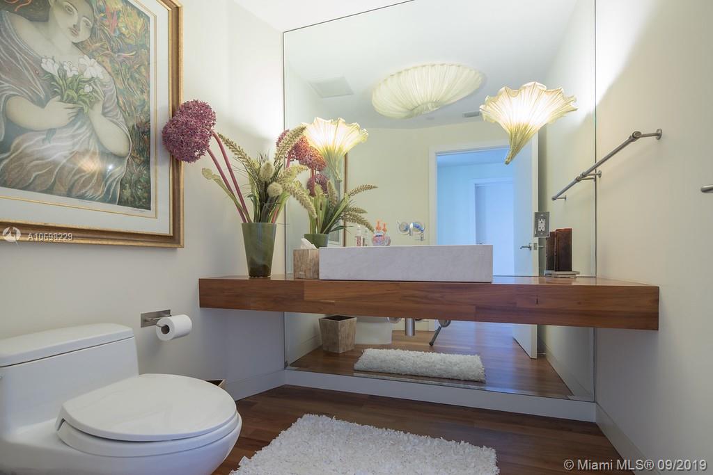 MAJESTIC TOWER - Residential