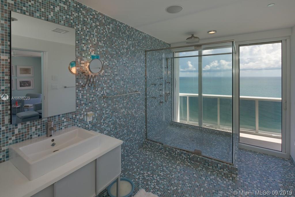 MAJESTIC TOWER - Residential