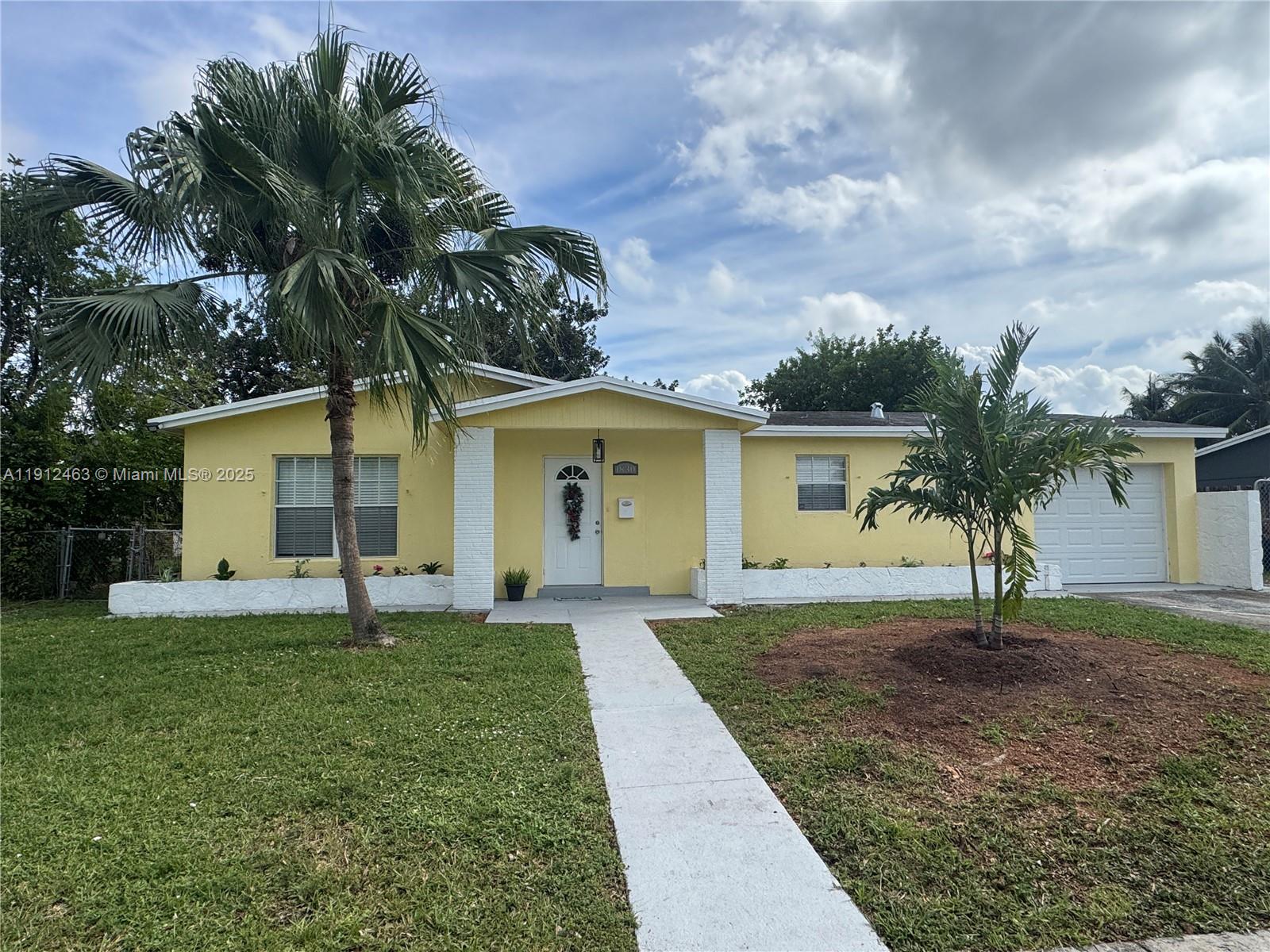 SUNRISE GOLF VILLAGE SEC - Residential Lease