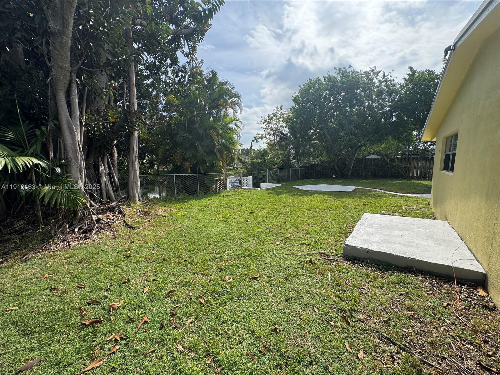 SUNRISE GOLF VILLAGE SEC - Residential Lease