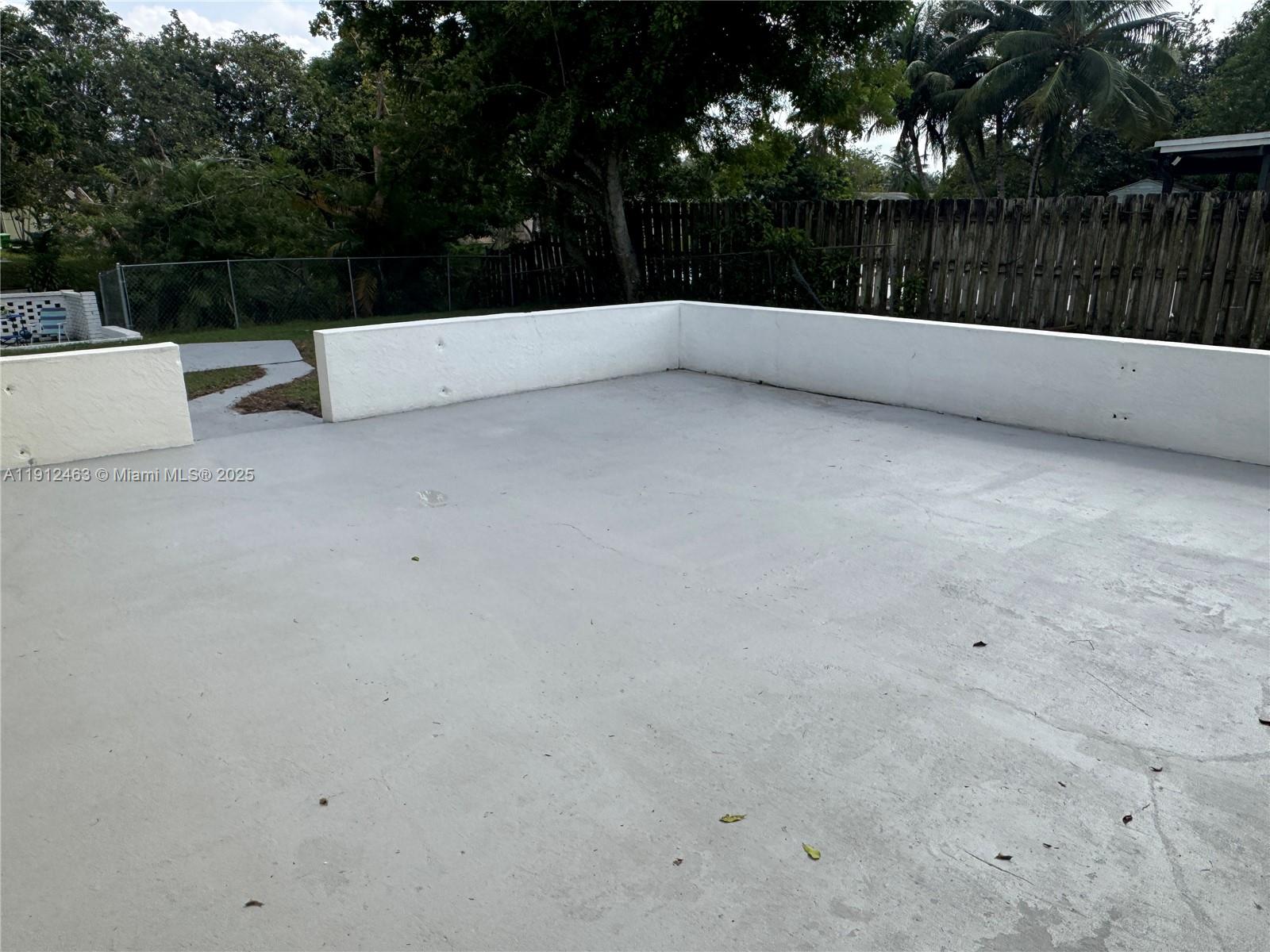 SUNRISE GOLF VILLAGE SEC - Residential Lease