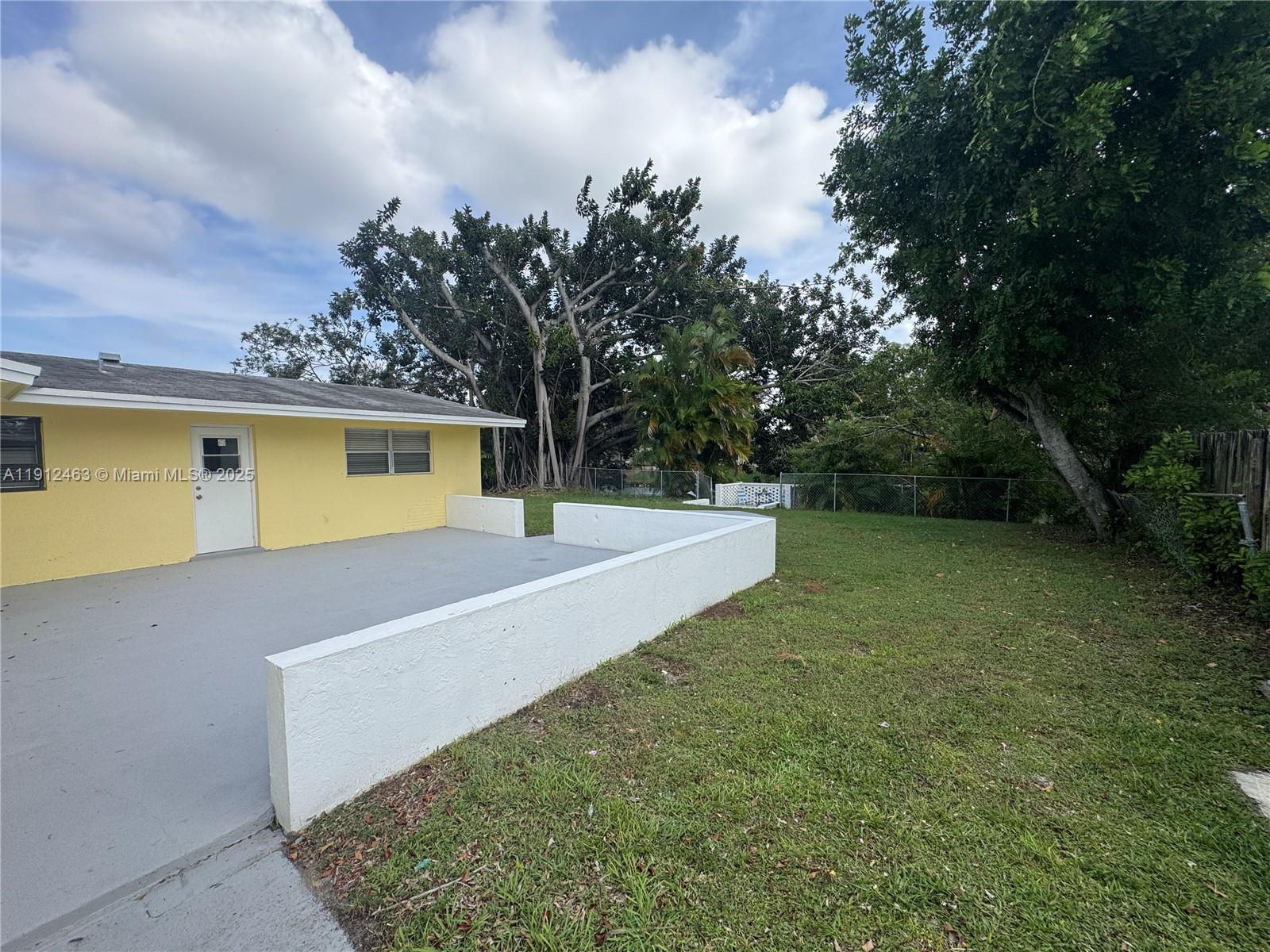 SUNRISE GOLF VILLAGE SEC - Residential Lease