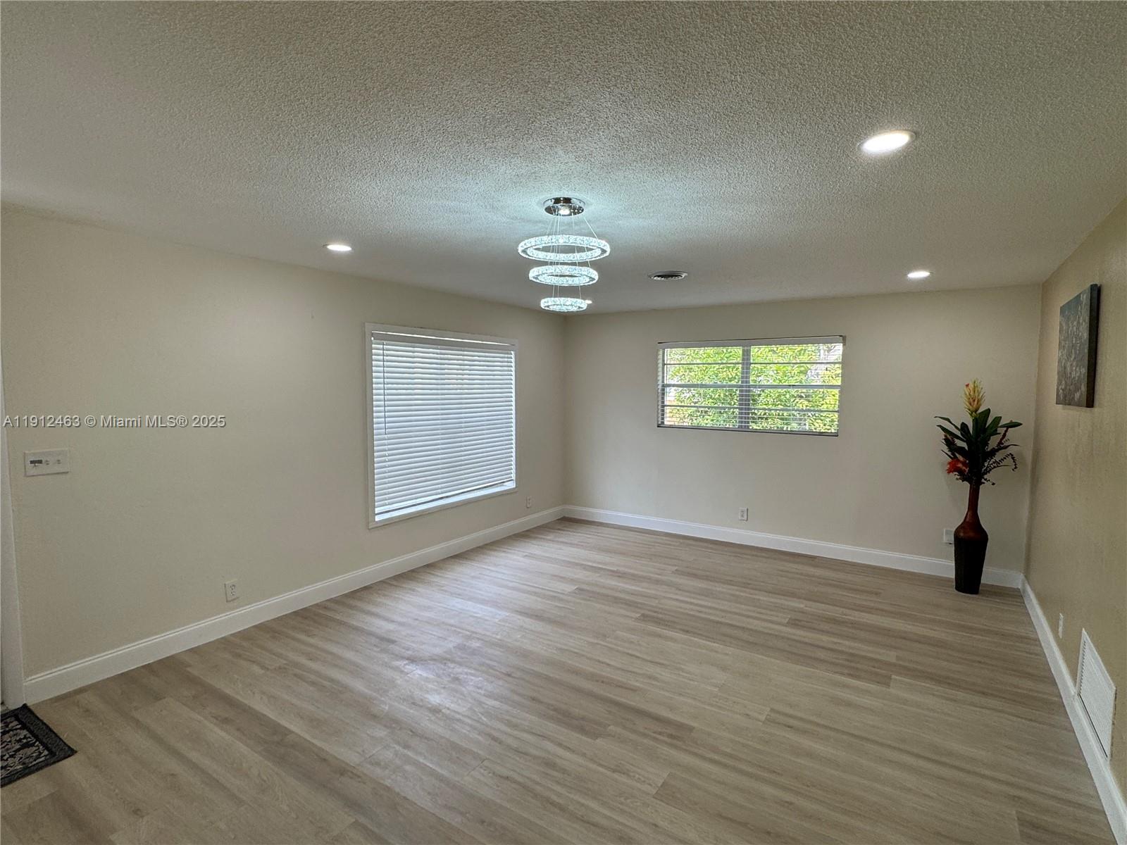 SUNRISE GOLF VILLAGE SEC - Residential Lease