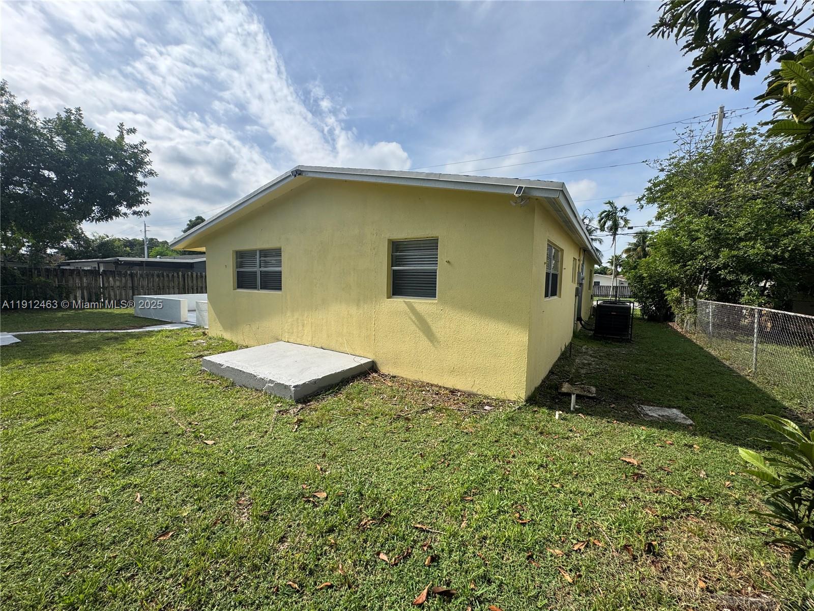 SUNRISE GOLF VILLAGE SEC - Residential Lease