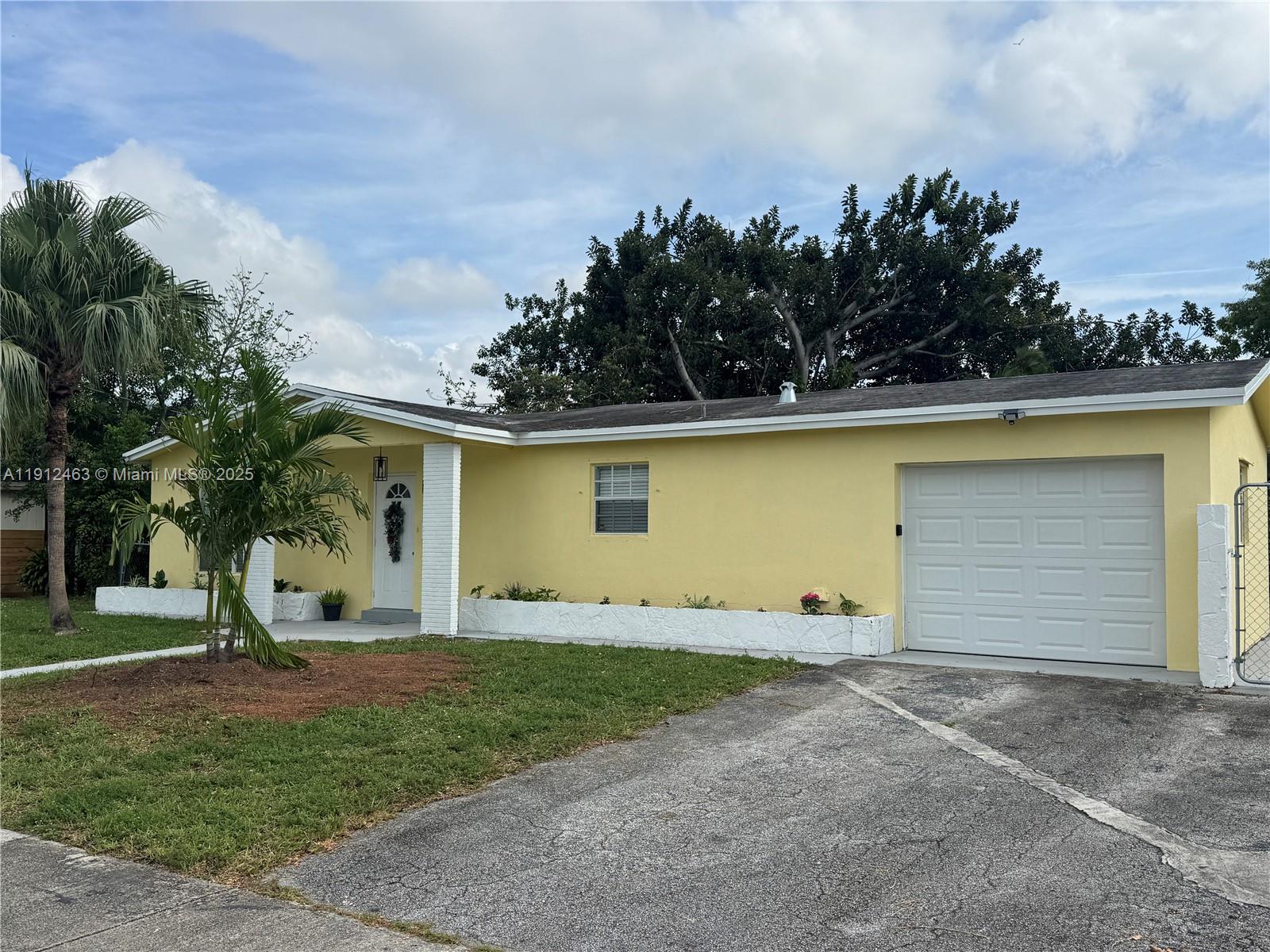 SUNRISE GOLF VILLAGE SEC - Residential Lease