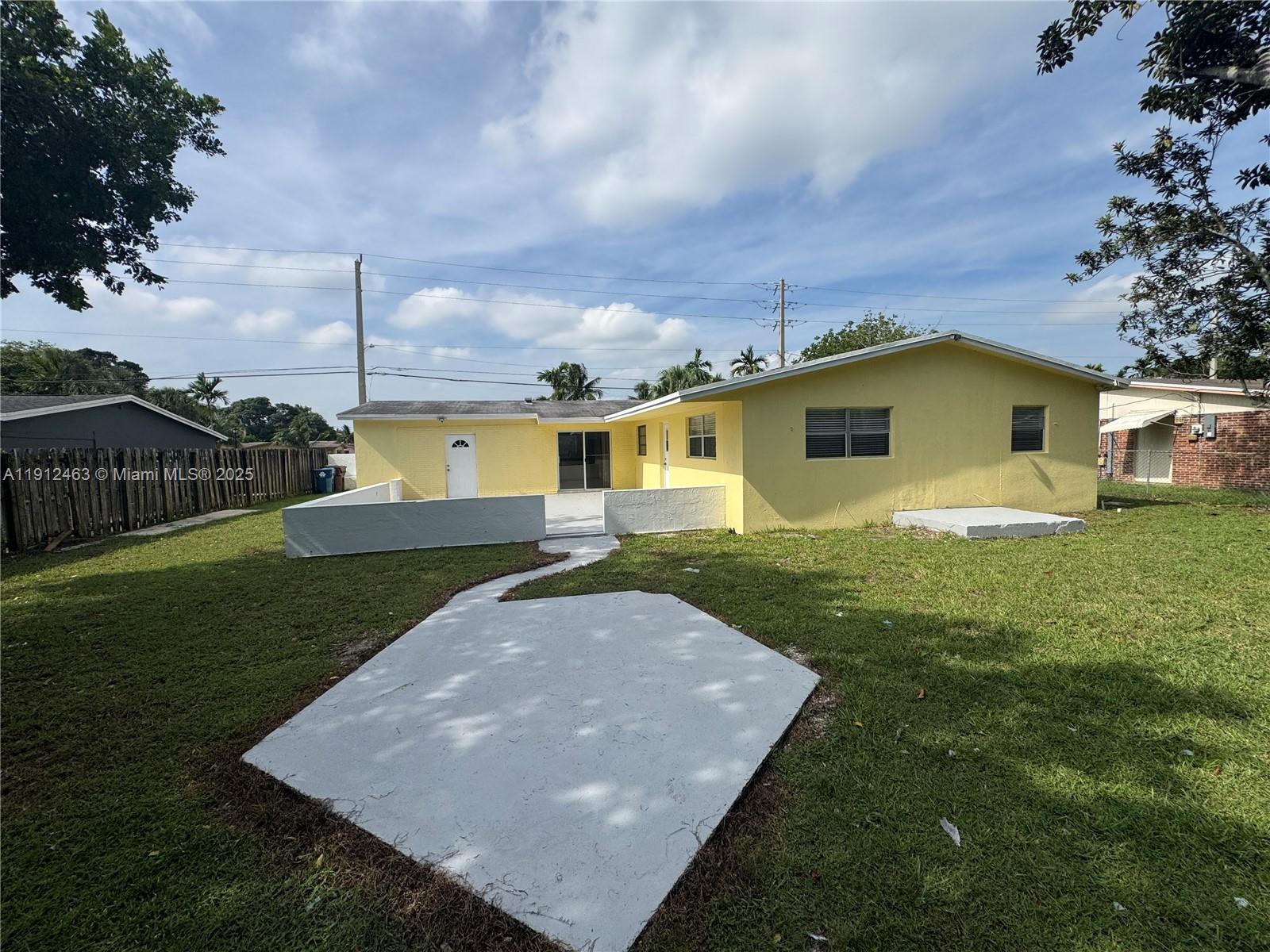 SUNRISE GOLF VILLAGE SEC - Residential Lease