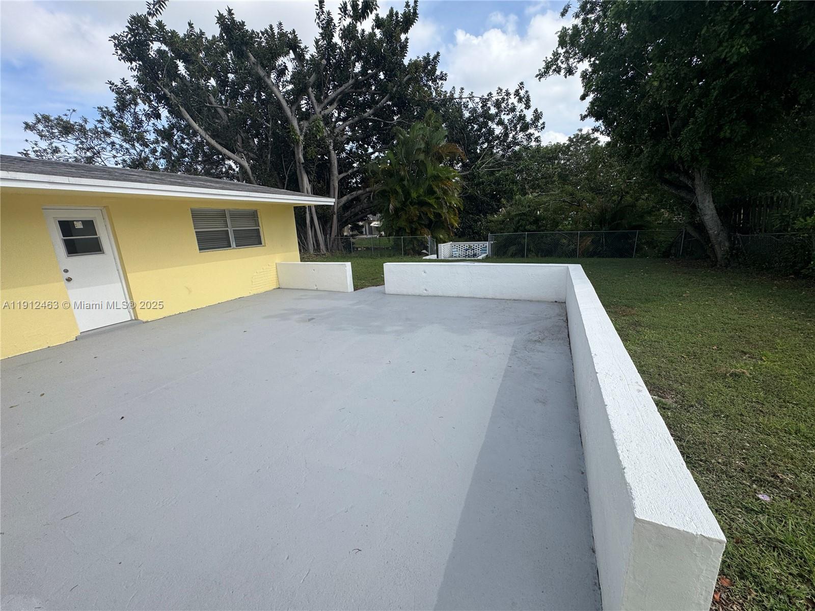 SUNRISE GOLF VILLAGE SEC - Residential Lease