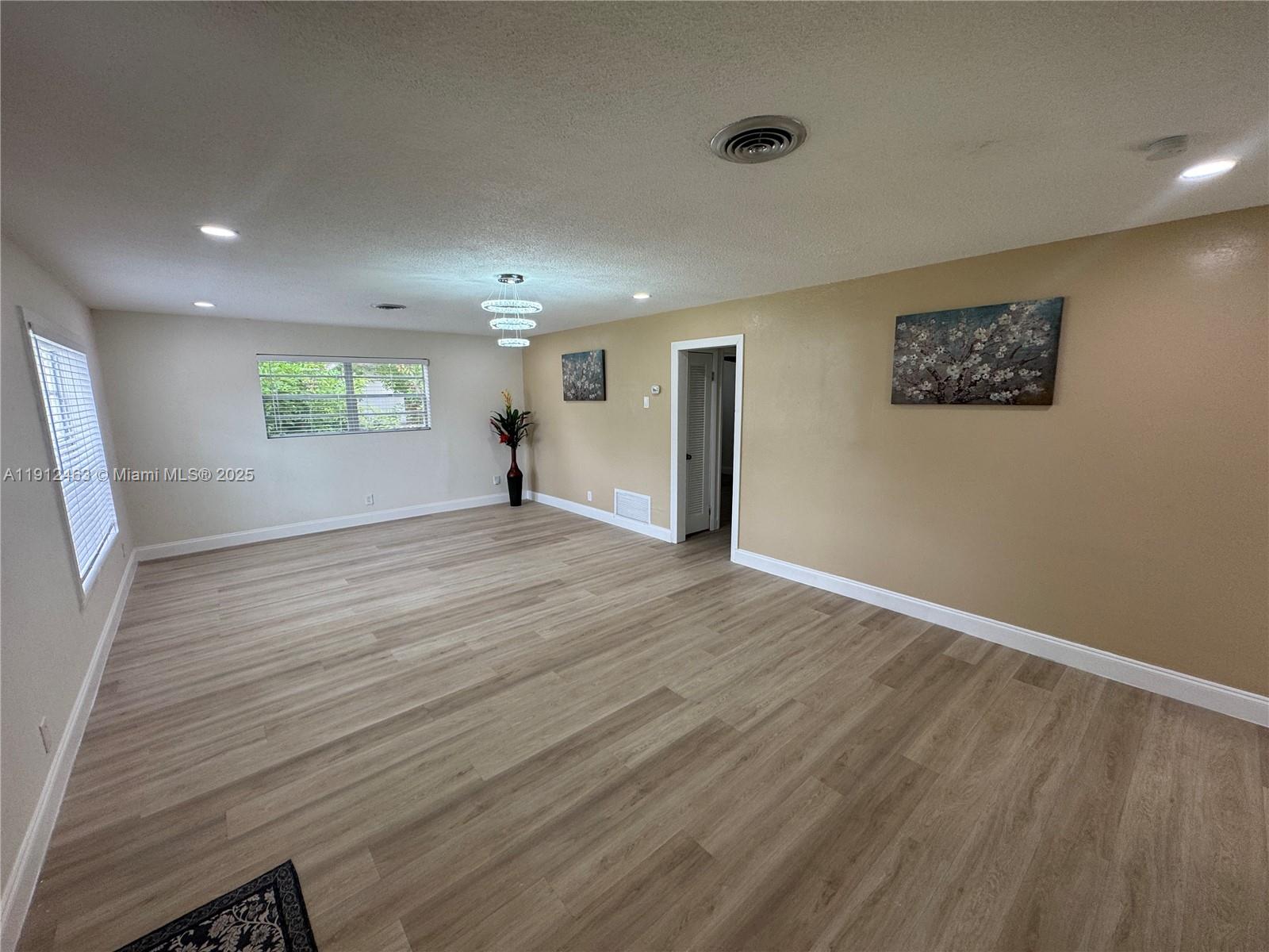 SUNRISE GOLF VILLAGE SEC - Residential Lease