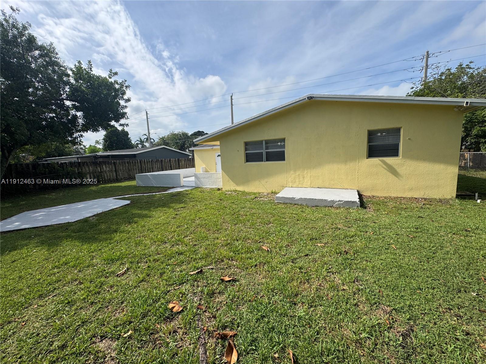 SUNRISE GOLF VILLAGE SEC - Residential Lease