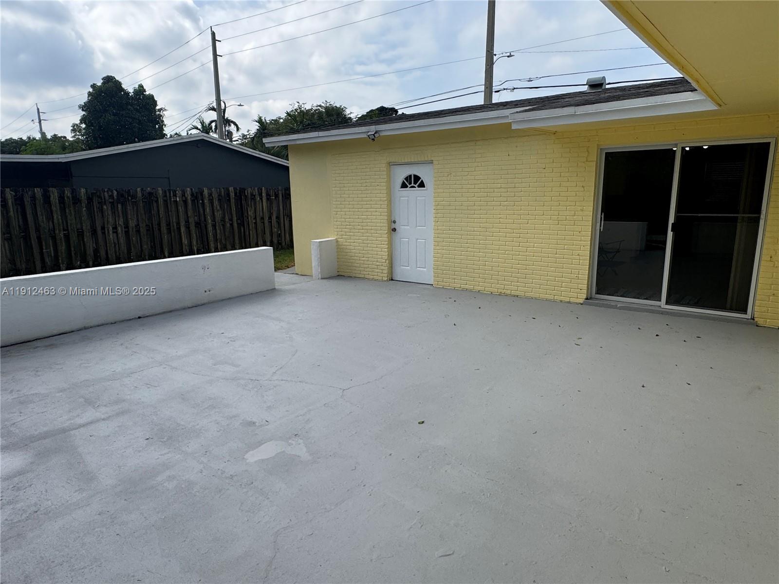 SUNRISE GOLF VILLAGE SEC - Residential Lease