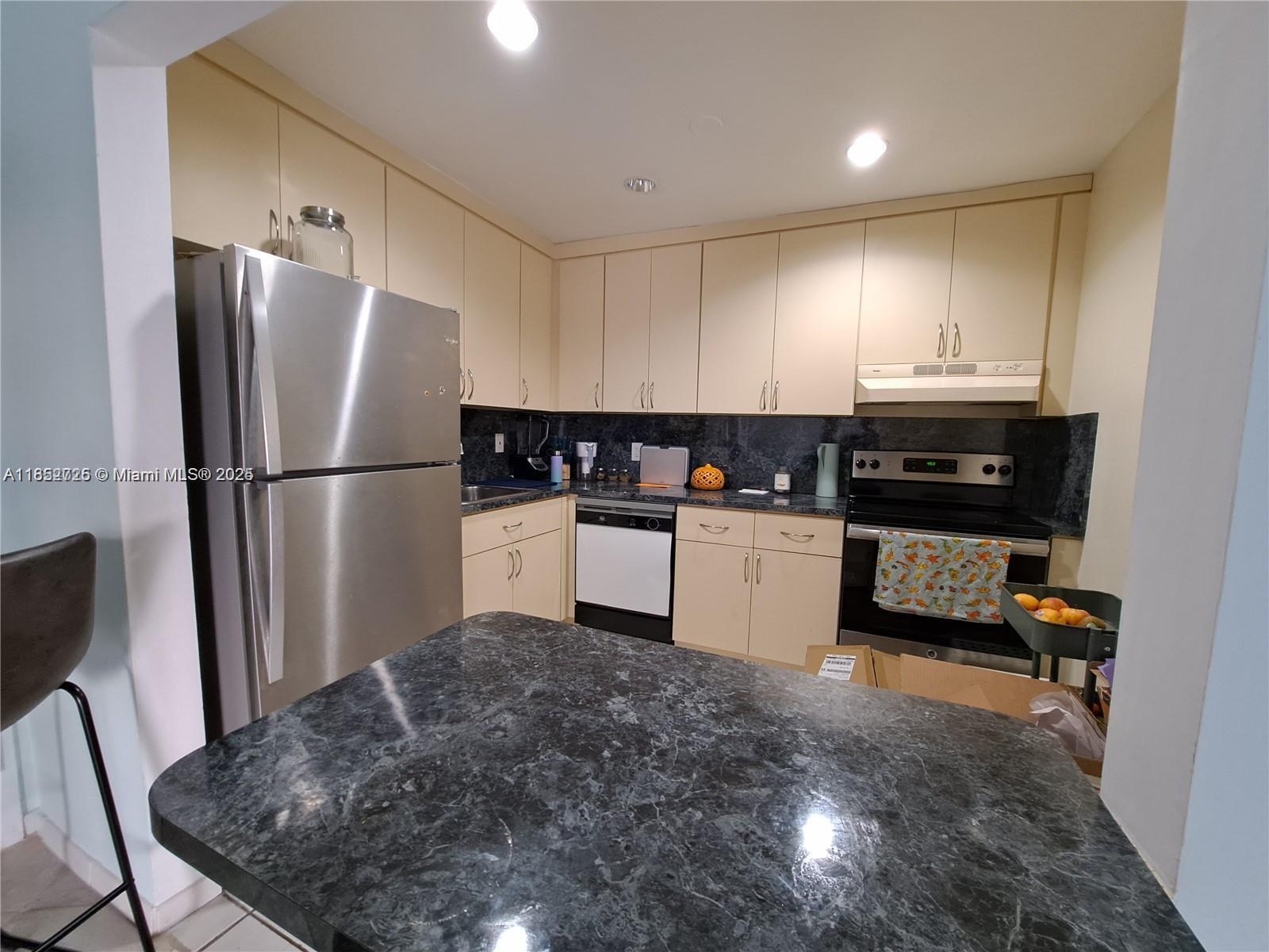 BONI VISTA TWO CONDO - Residential Lease