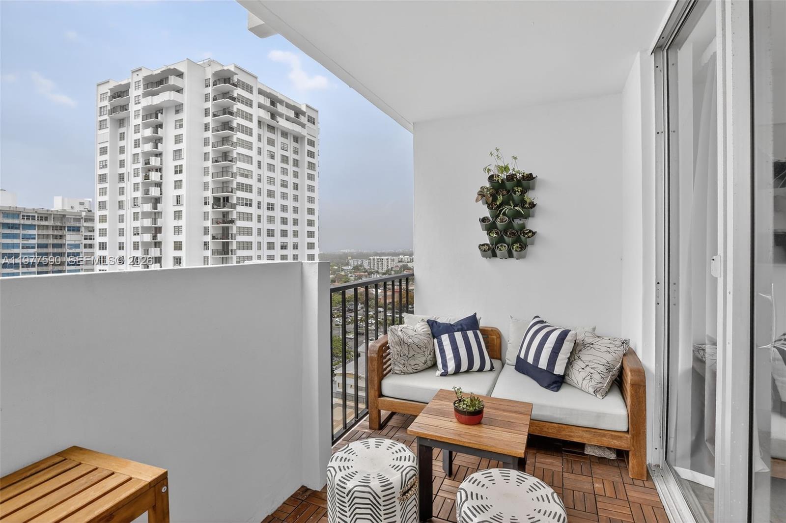 COMMODORE PLAZA CONDO - Residential